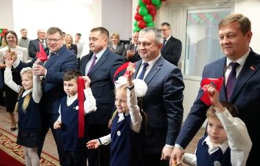 В Коммунаре Буда-Кошелевского района открыли новый корпус средней школы
