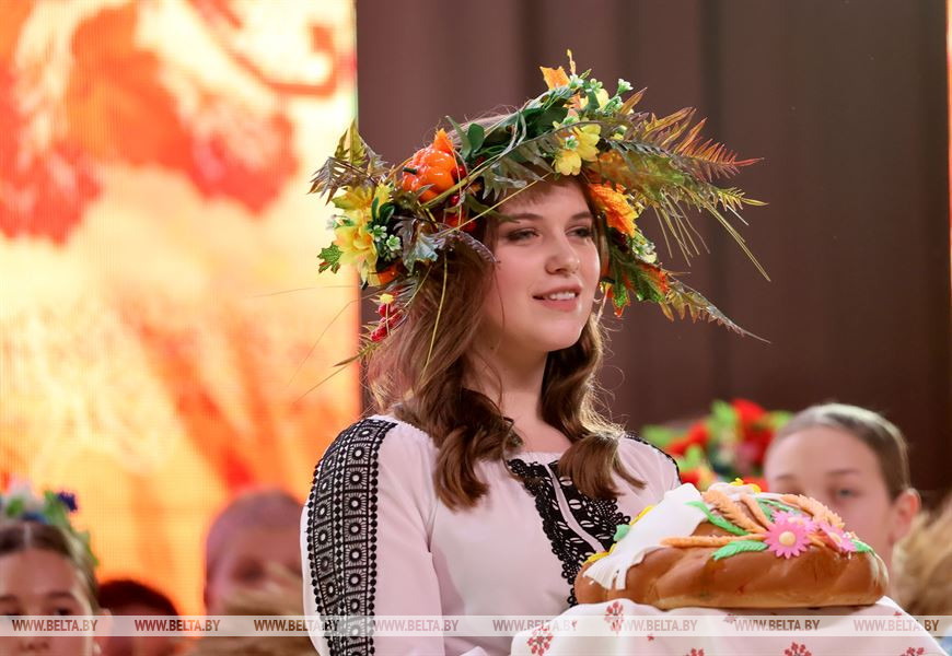news_2022-11-12-дожинки - хлеб-соль.jpg
