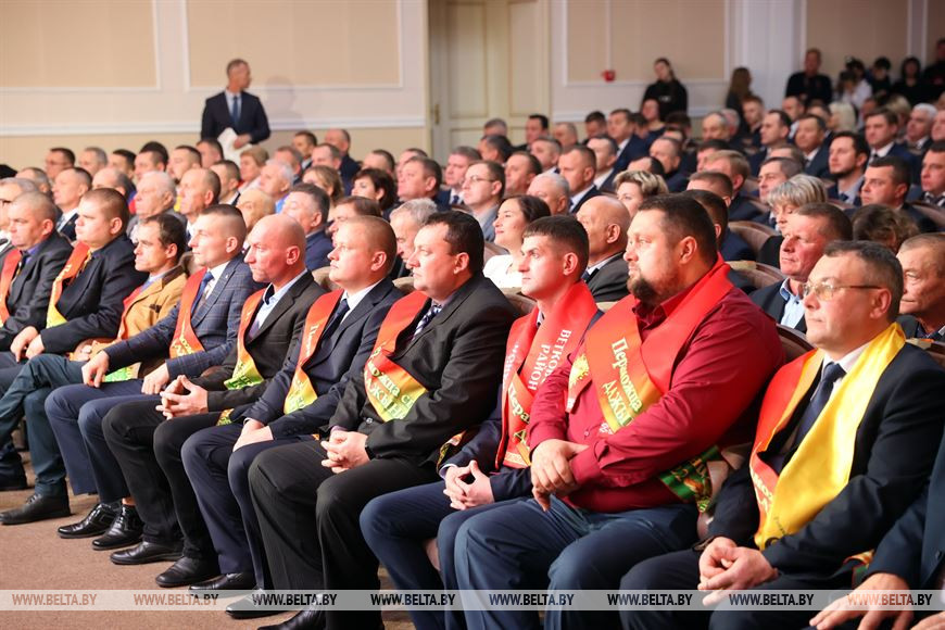 news_2022-11-12-дожинки - передовики.jpg